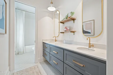 $1,200,000 | 107 Pondside Drive, Lafayette, LA 70503