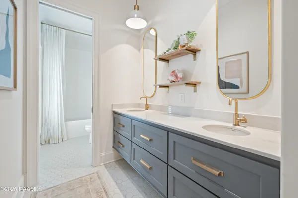 $1,175,000 | 107 Pondside Drive, Lafayette, LA 70503