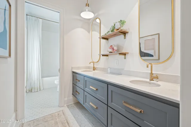 $1,200,000 | 107 Pondside Drive, Lafayette, LA 70503