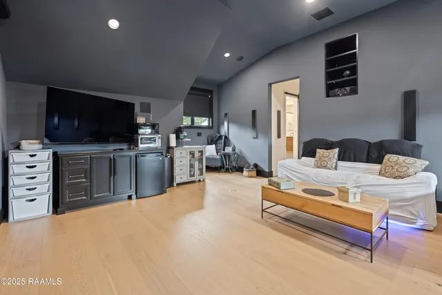 $1,200,000 | 107 Pondside Drive, Lafayette, LA 70503