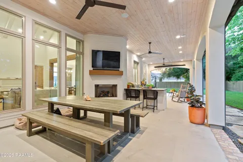 $1,175,000 | 107 Pondside Drive, Lafayette, LA 70503