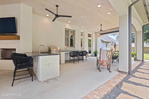 $1,200,000 | 107 Pondside Drive, Lafayette, LA 70503