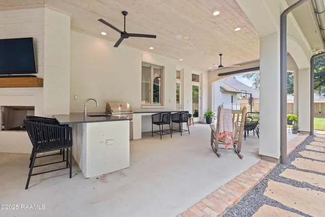 $1,200,000 | 107 Pondside Drive, Lafayette, LA 70503
