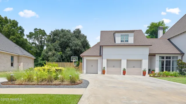 $1,200,000 | 107 Pondside Drive, Lafayette, LA 70503