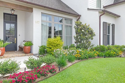 $1,125,000 | 107 Pondside Drive, Lafayette, LA 70503
