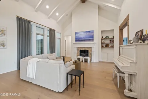 $1,200,000 | 107 Pondside Drive, Lafayette, LA 70503