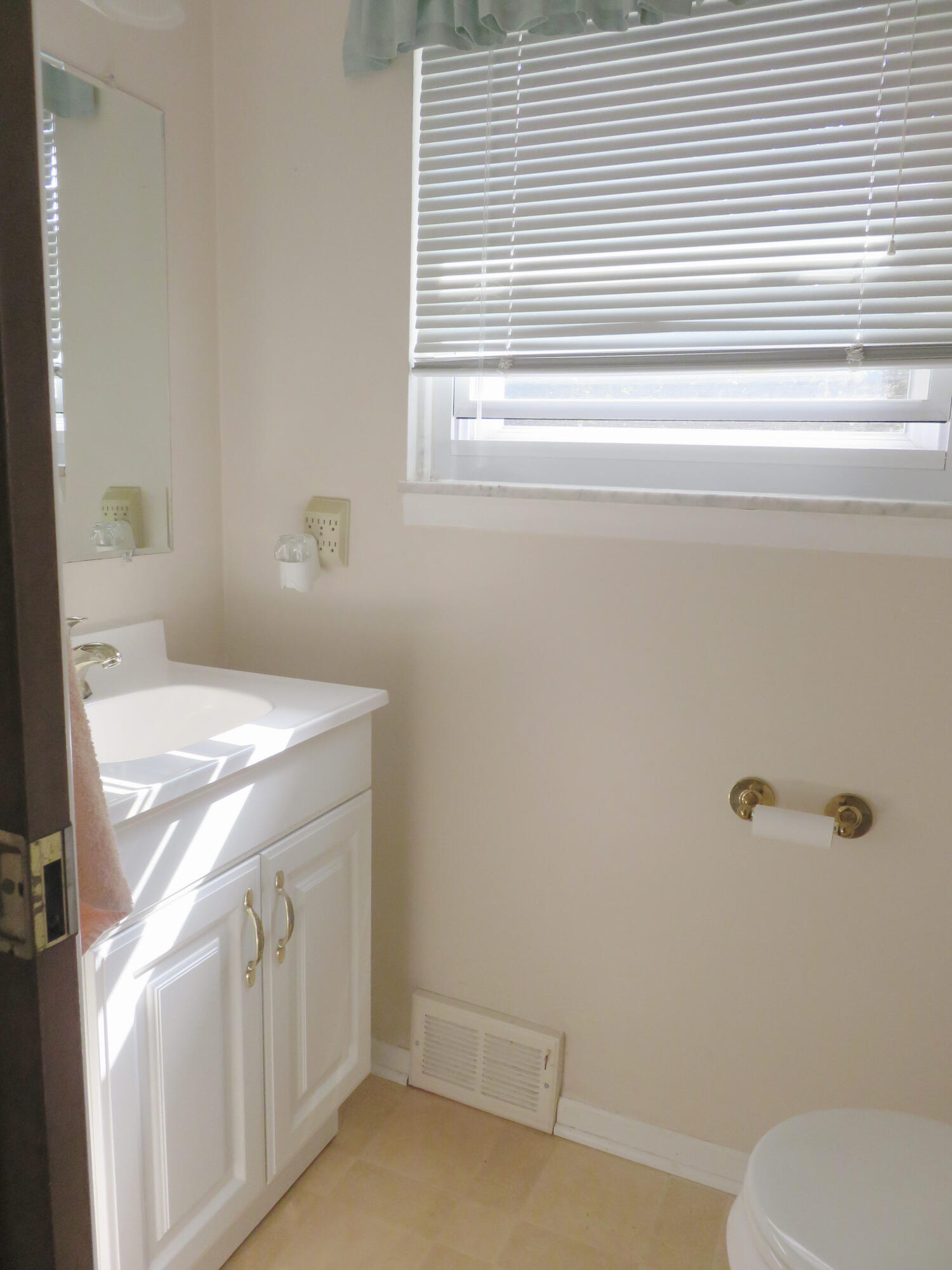 540 Old Perch Road Rochester Hills, MI 48309 - Photo 18 of 30 23 Half Bath