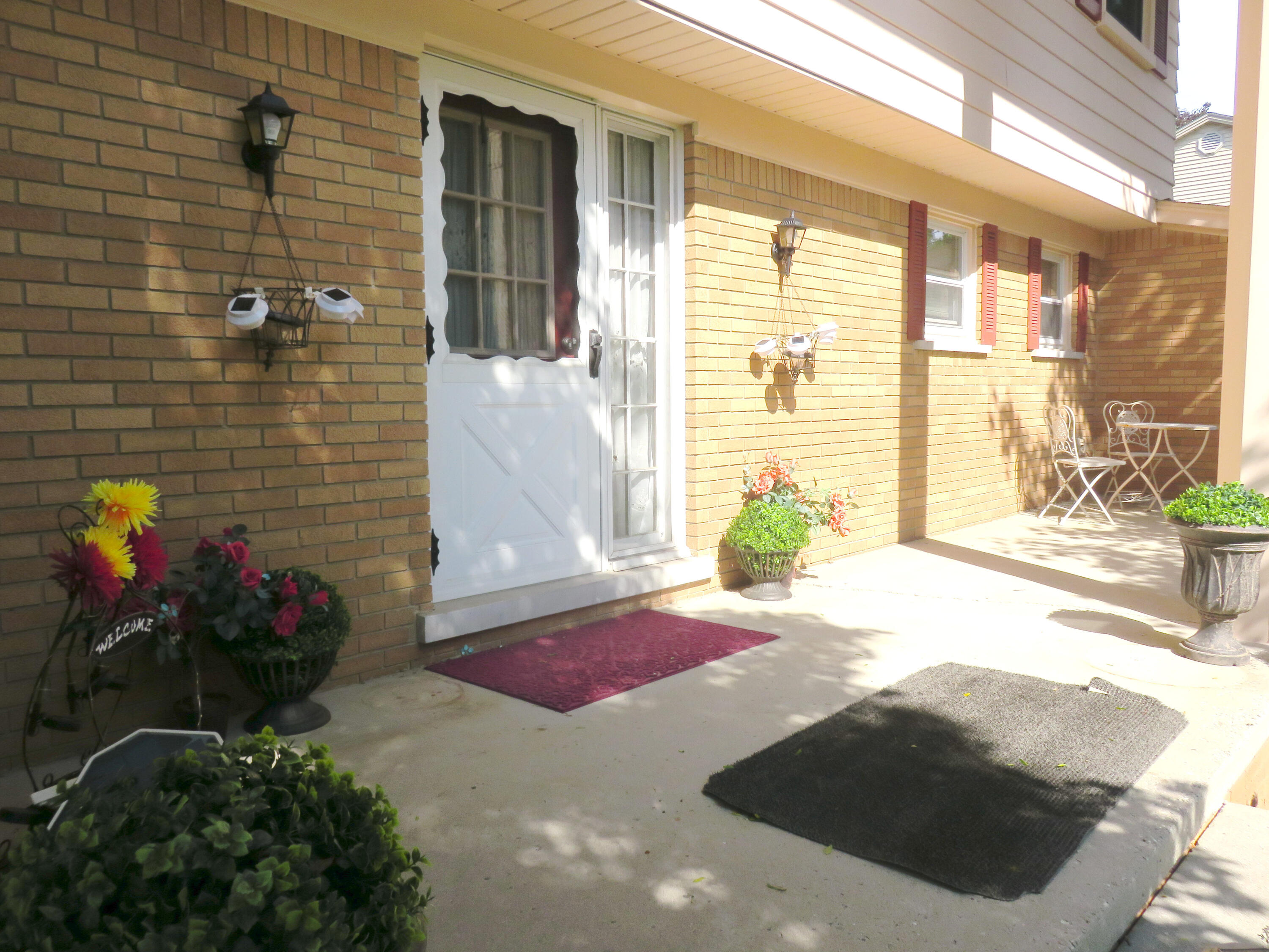 540 Old Perch Road Rochester Hills, MI 48309 - Photo 4 of 30 4 Front porch