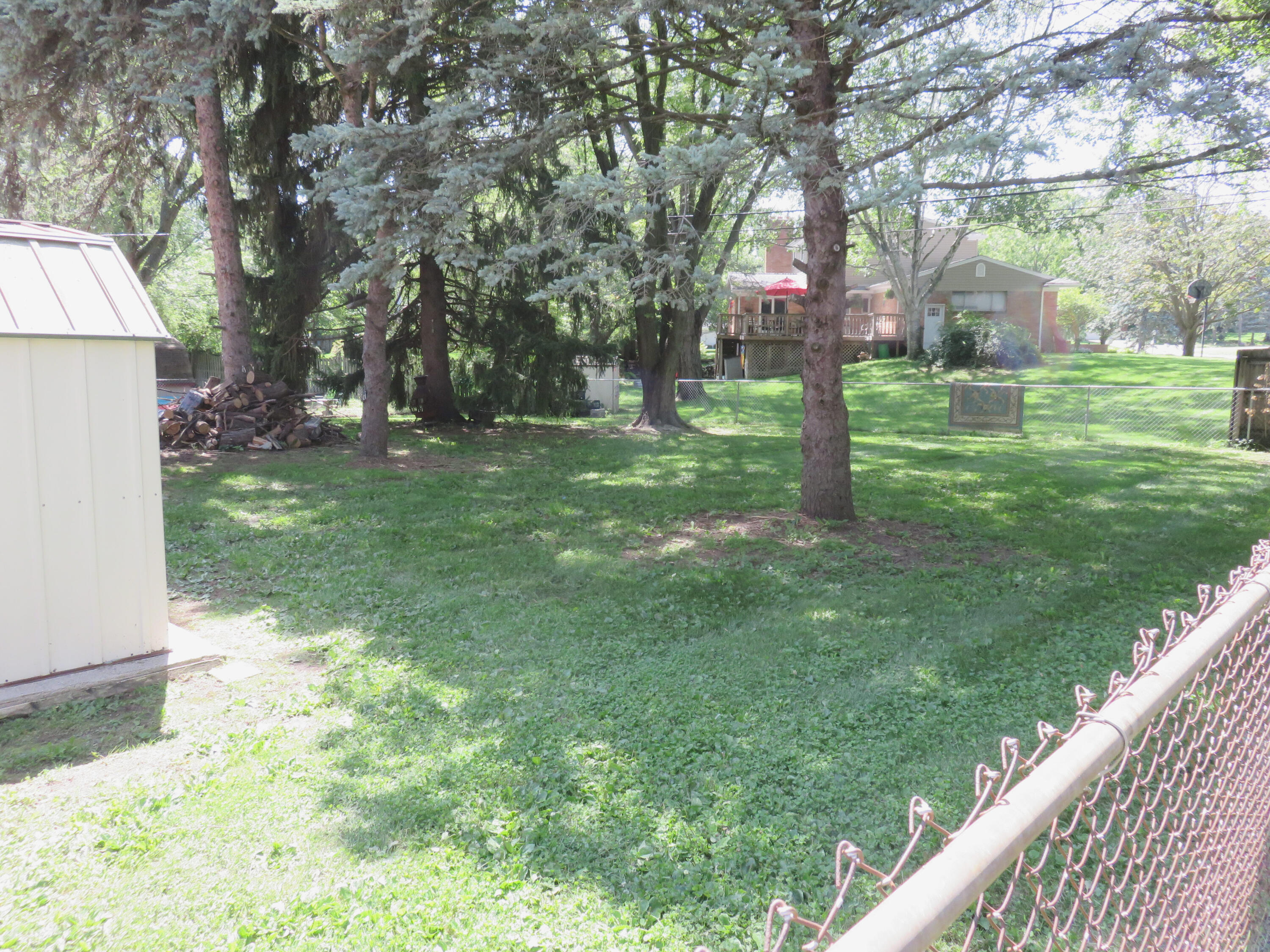 540 Old Perch Road Rochester Hills, MI 48309 - Photo 6 of 30 6 fenced yard