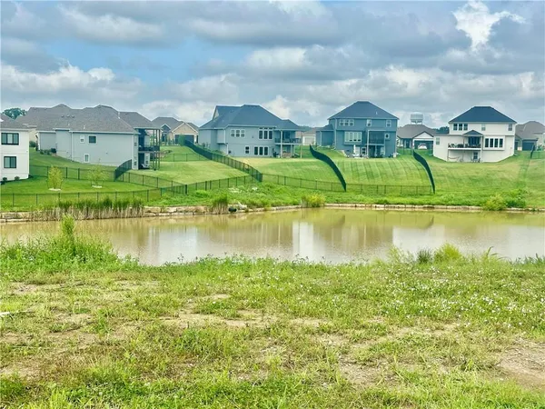 $117,900 | 13910 Northwest 70 Street, Parkville, MO 64152