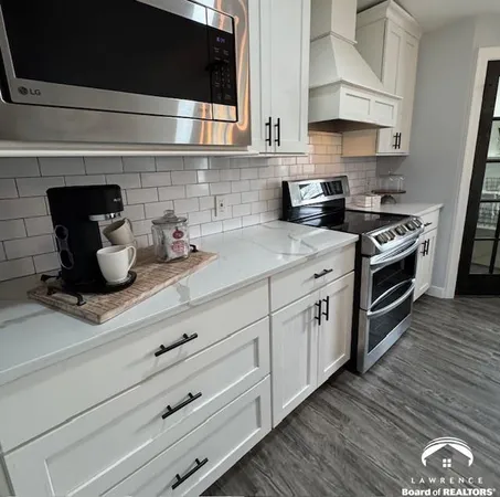 $649,900 | 811 North 900 Road, Lawrence, KS 66047