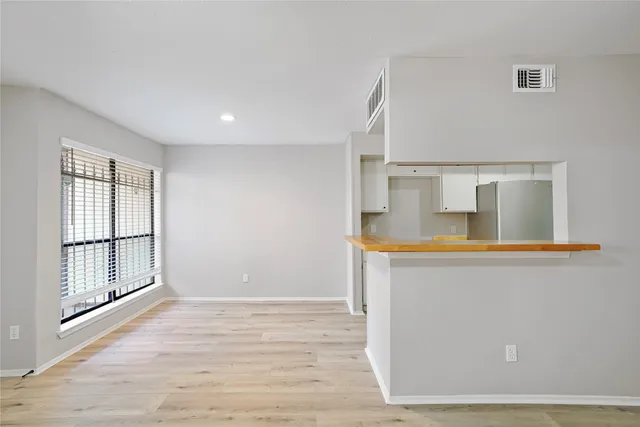 a view of utility room