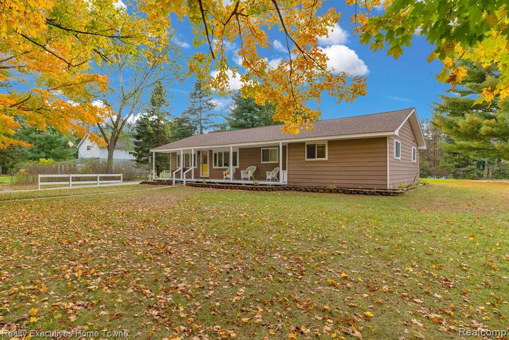1663 Emerson Road Goodells, MI 48027 - Photo 4 of 35