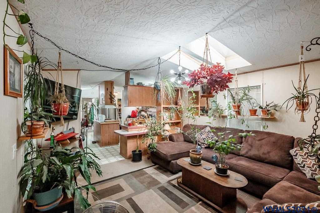 1329 Southwest Elm Street Albany, OR 97321 - Photo 5 of 36 Gallery Image 5