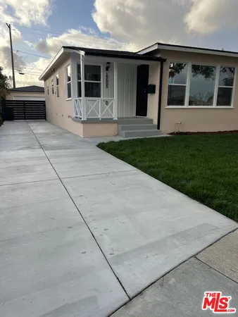 a view of a backyard with garden