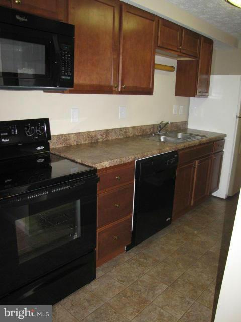 6375 Greenfield Road, Unit 1501 Elkridge, MD 21075 - Photo 2 of 10 Kitchen