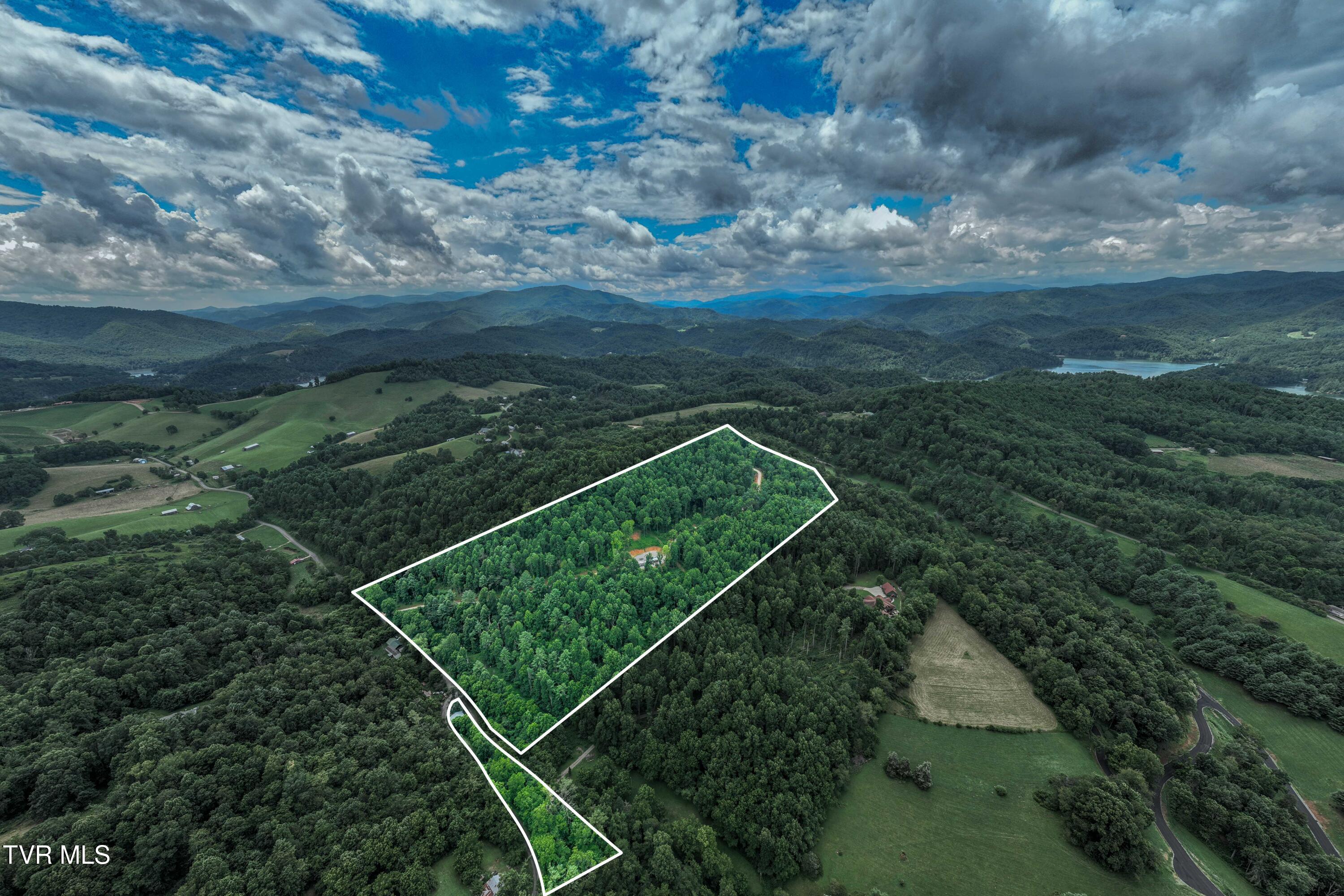 2867 Dry Hill Road Butler, TN 37640 - Photo 5 of 50 2678 Dry Hill Rd (5 of 70)