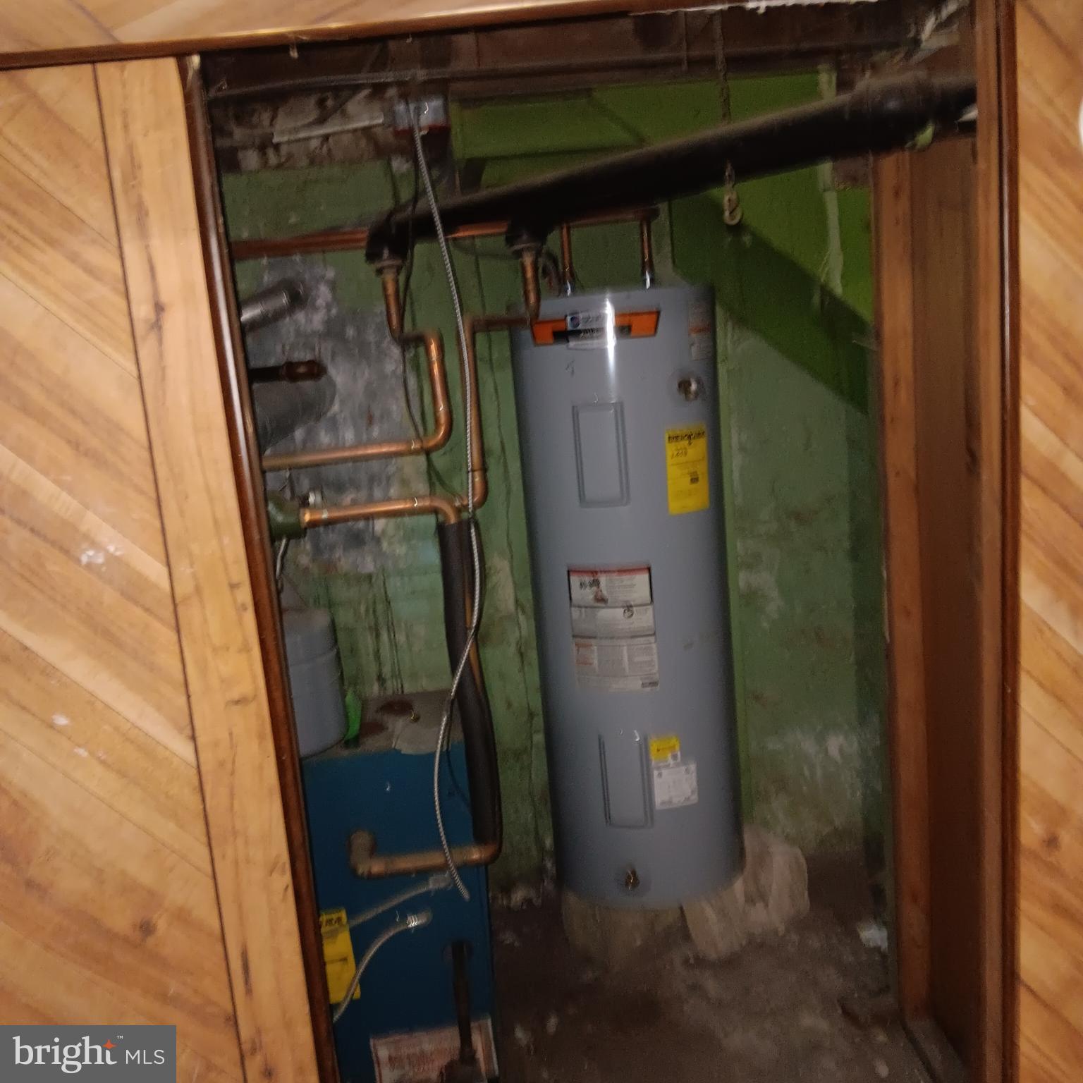 2419 Mosher Street Baltimore, MD 21216 - Photo 15 of 19 a close up of a shower