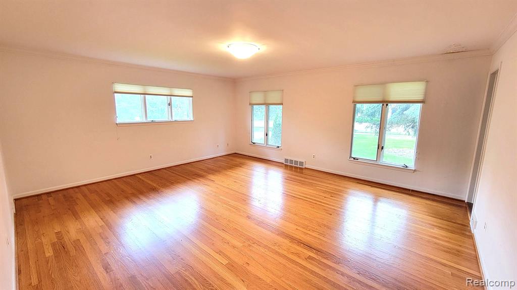 3760 West Maple Road Bloomfield Hills, MI 48301 - Photo 21 of 38 Gallery Image 21