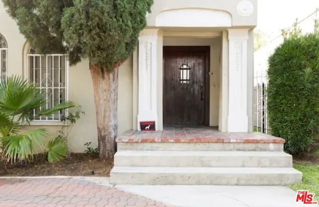 $7,500 | 611 North Beachwood Drive, Los Angeles, CA 90004