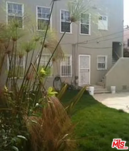 $7,500 | 611 North Beachwood Drive, Los Angeles, CA 90004