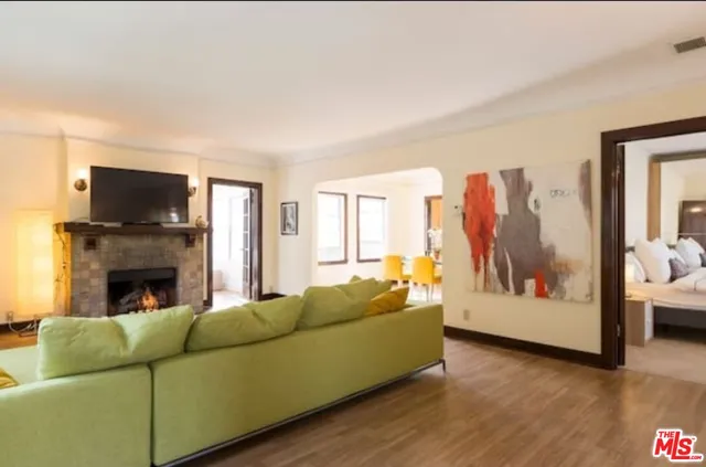 $7,500 | 611 North Beachwood Drive, Los Angeles, CA 90004