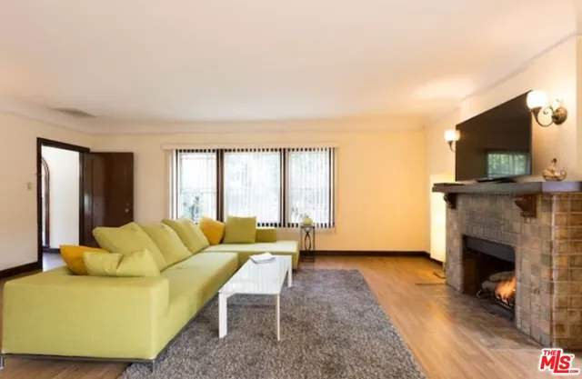 $7,500 | 611 North Beachwood Drive, Los Angeles, CA 90004