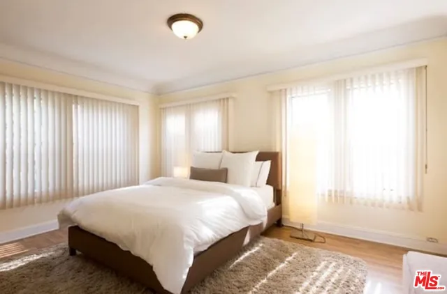 $7,500 | 611 North Beachwood Drive, Los Angeles, CA 90004