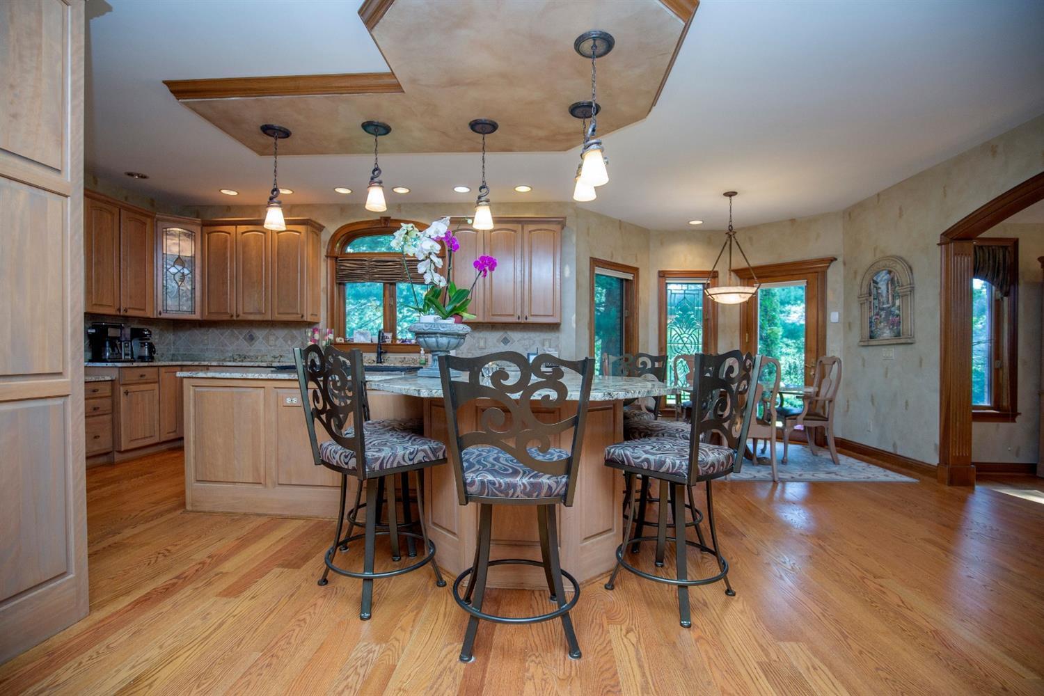 5585 Boomer Road Cincinnati, OH 45247 - Photo 9 of 50