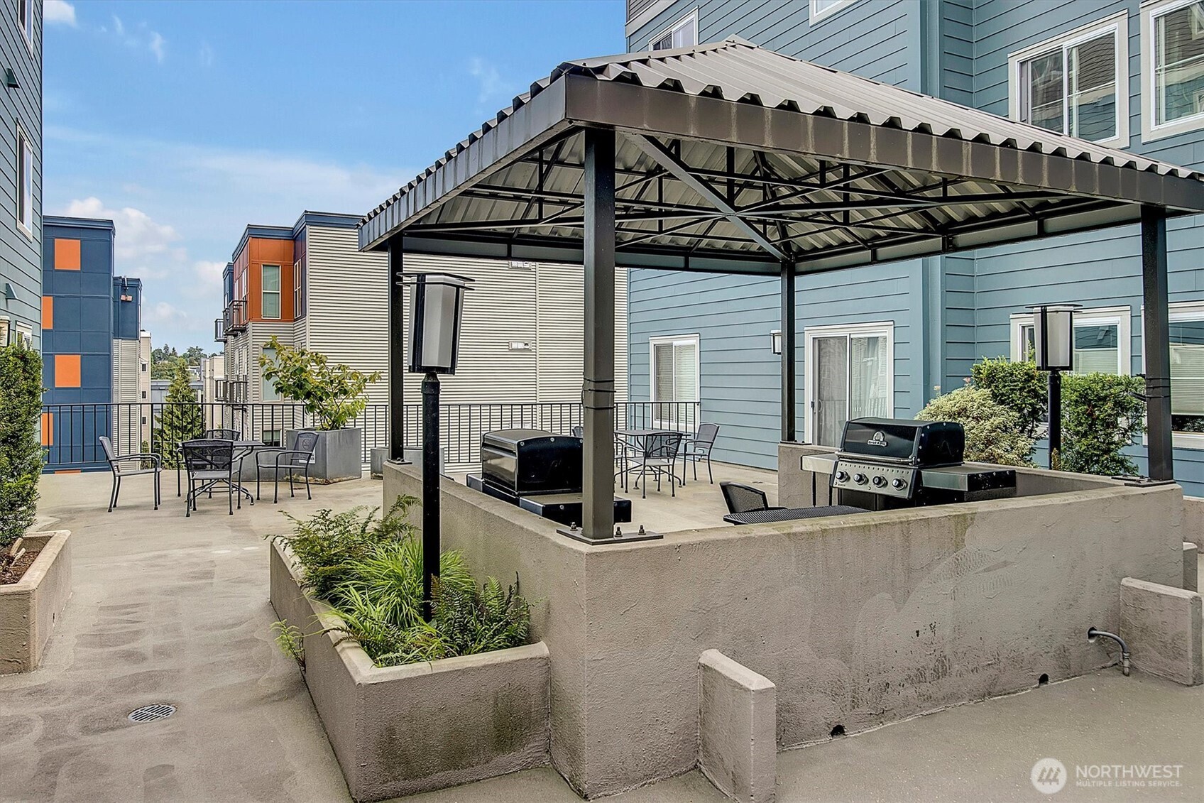 300 10th Avenue, Unit B205 Seattle, WA 98122 - Photo 22 of 27 a view of a chairs and table in the patio