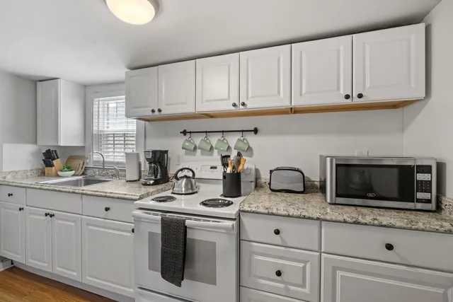 $2,999 | 23 B Portsmouth Avenue, Exeter, NH 03833