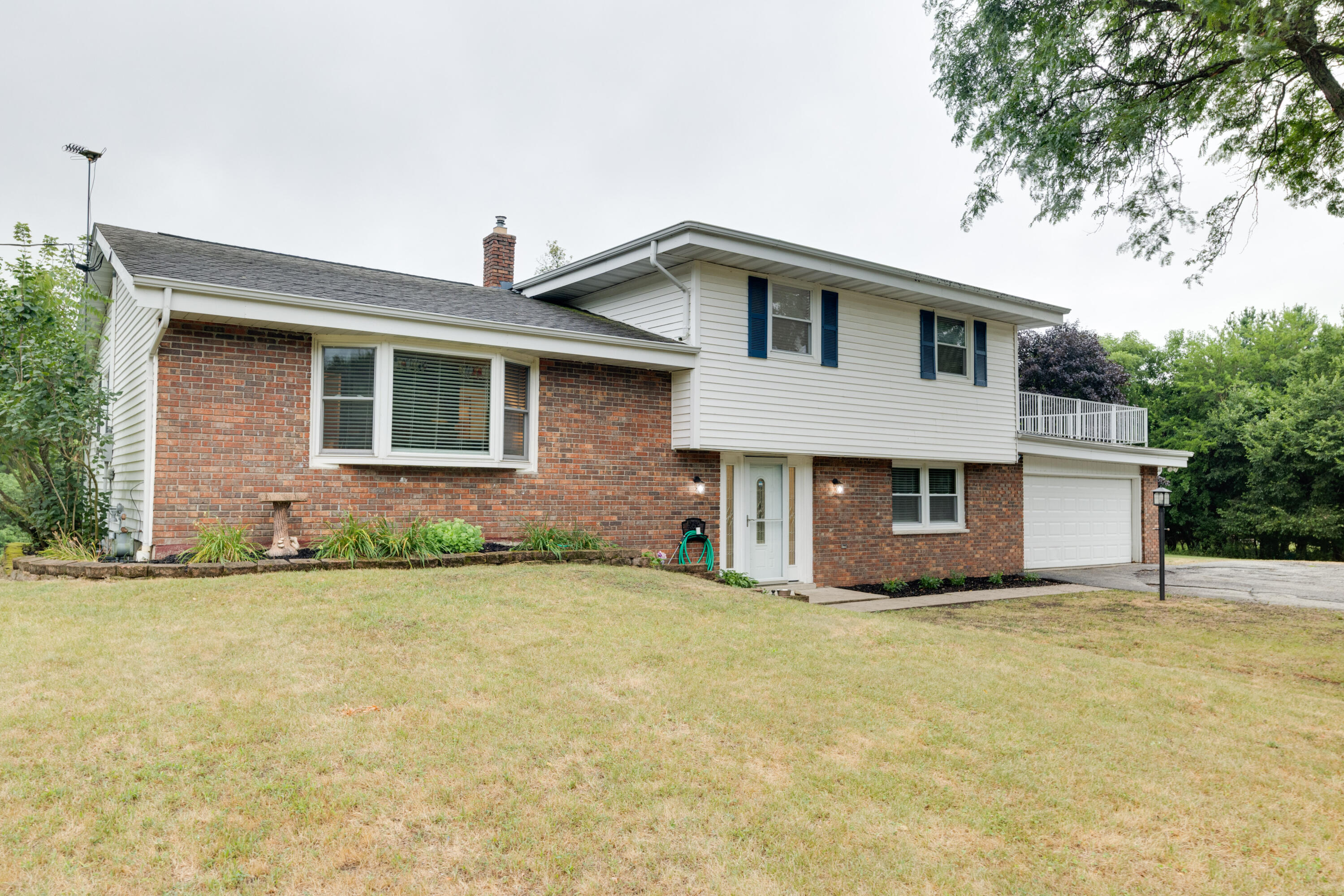 S93W31289 County Rd NN Mukwonago, WI 53149 - Photo 2 of 26 Move in ready!