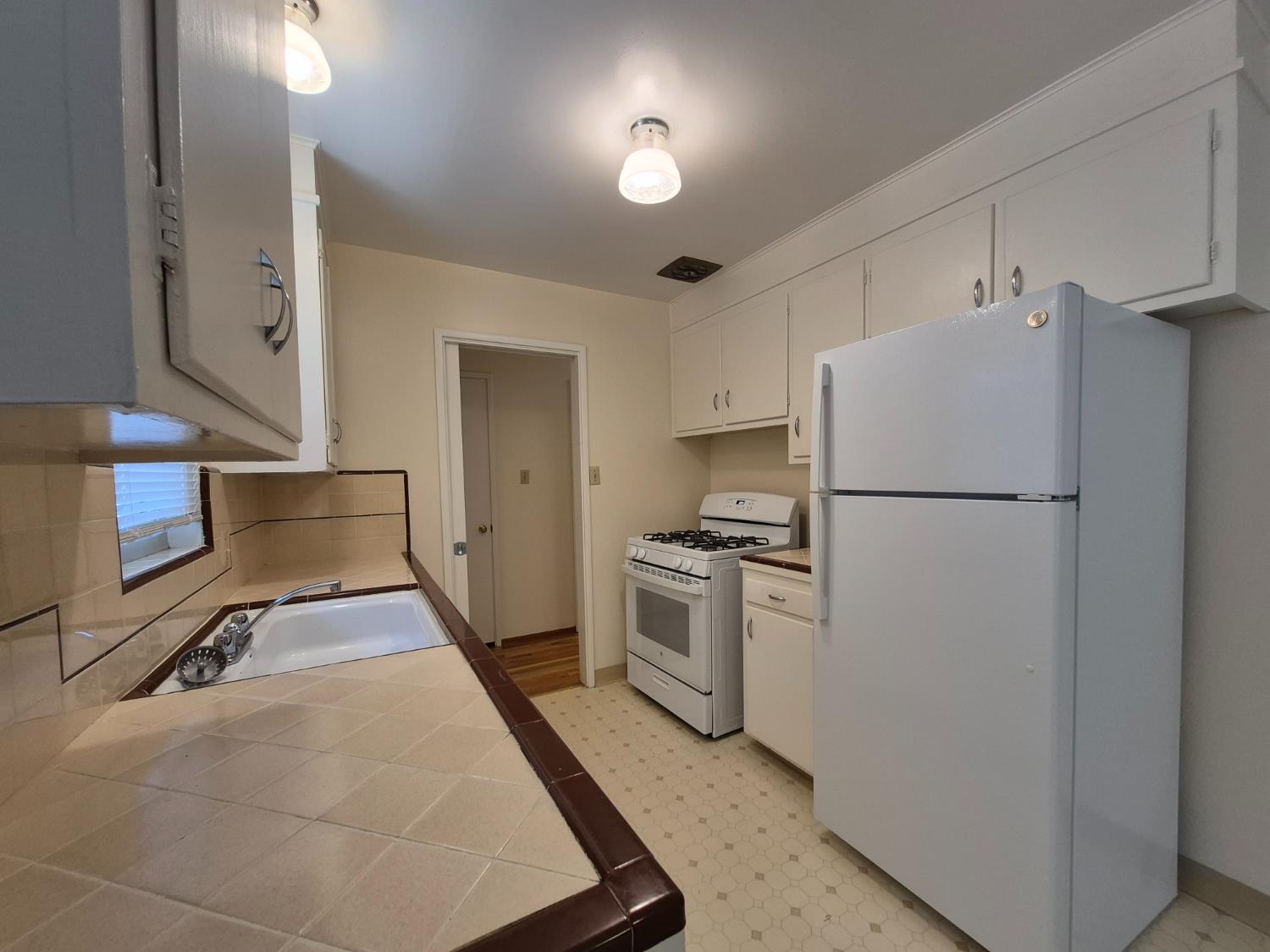 4501 Del Rio Road Sacramento, CA 95822 - Photo 9 of 24 Gallery Image 9