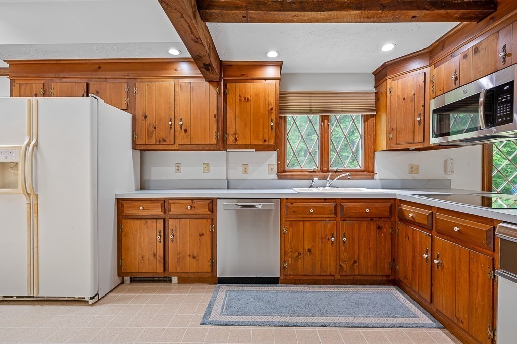 125 Rice Avenue Northborough, MA 01532 - Photo 9 of 40
