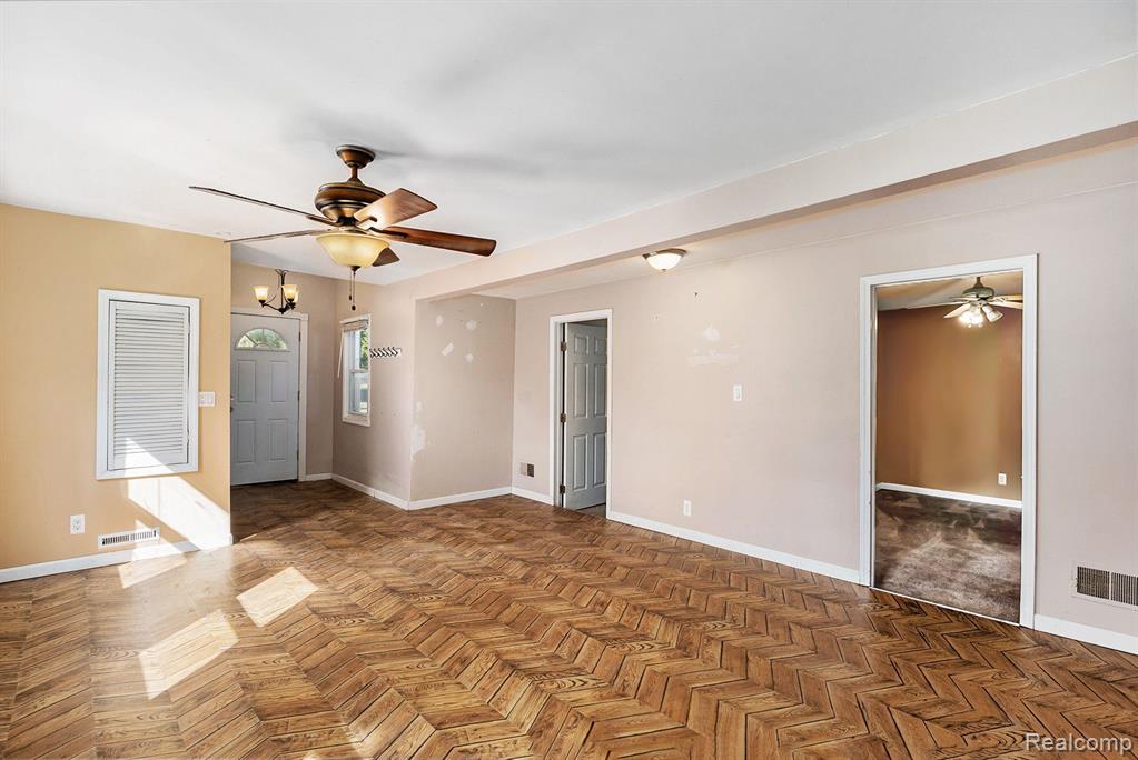 3067 South Adams Road Rochester, MI 48309 - Photo 5 of 33