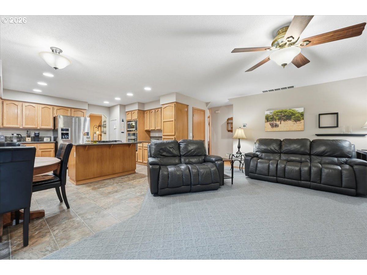 4616 Northwest Valley Street Camas, WA 98607 - Photo 15 of 45 Family Room