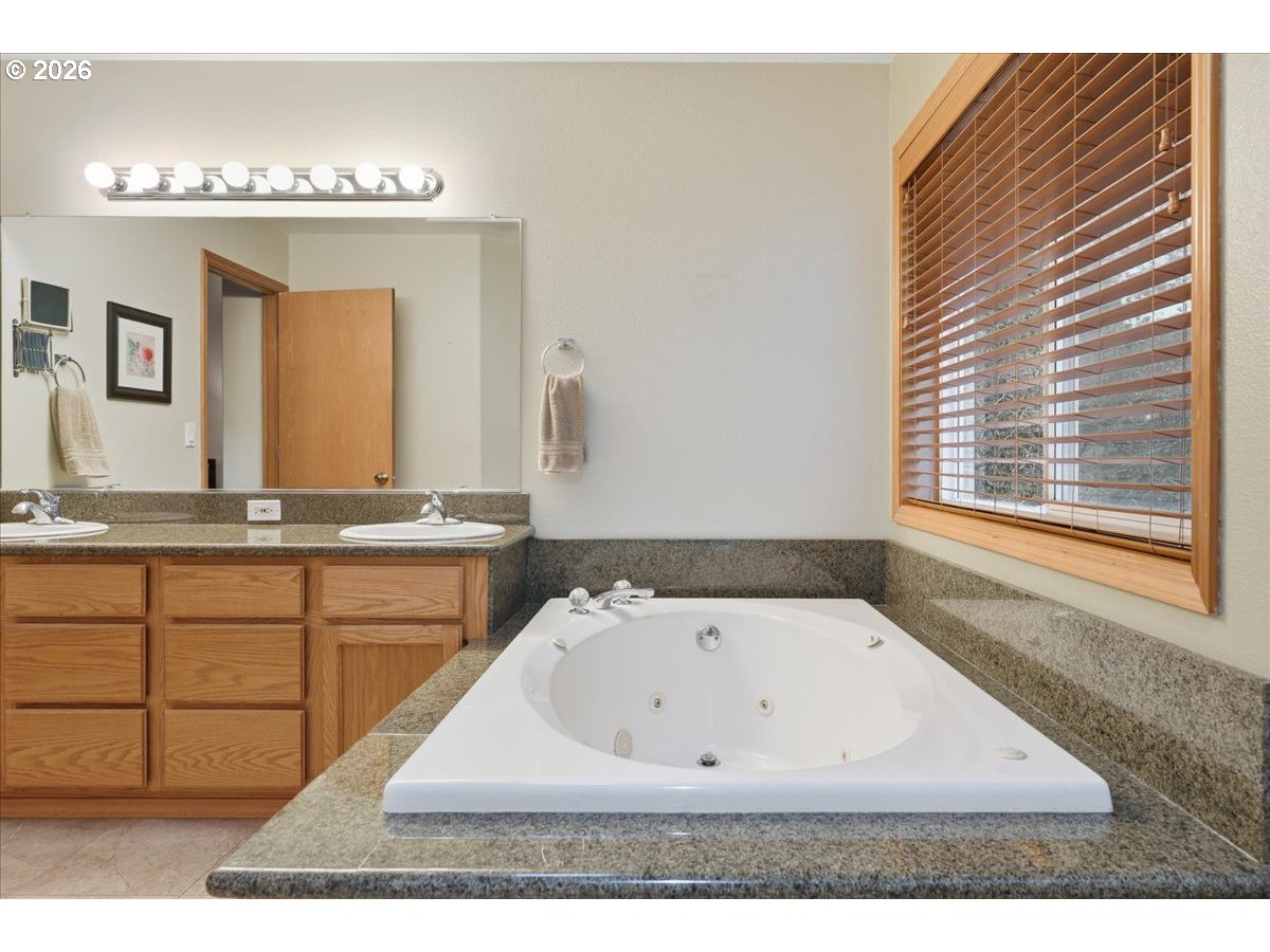 4616 Northwest Valley Street Camas, WA 98607 - Photo 25 of 45 Jacuzzi