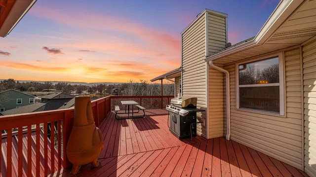 a view of a roof deck with wooden floor and fence