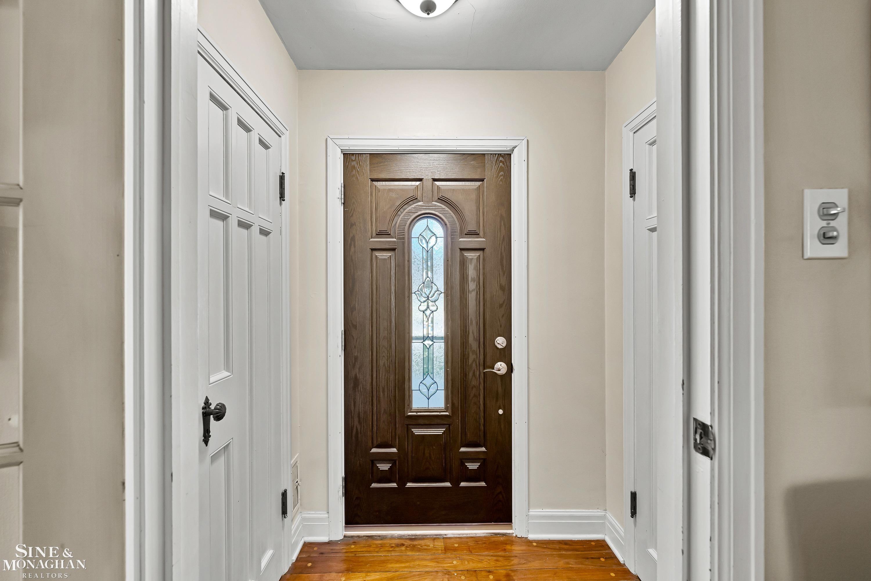 100 Roslyn Road Grosse Pointe Woods, MI 48236 - Photo 3 of 55