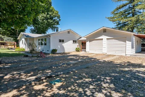 $779,000 | 300 Bradford Lane, Hopland, CA 95449