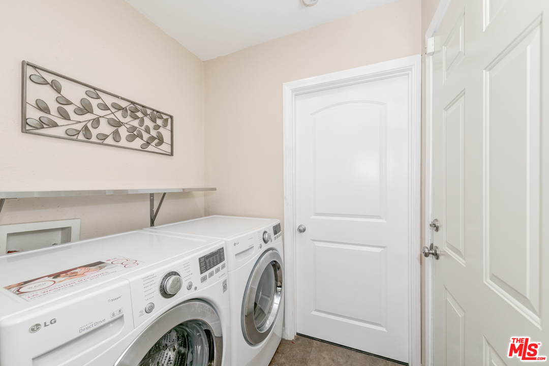 2816 Virginia Road Los Angeles, CA 90016 - Photo 11 of 29 a utility room with dryer and washer