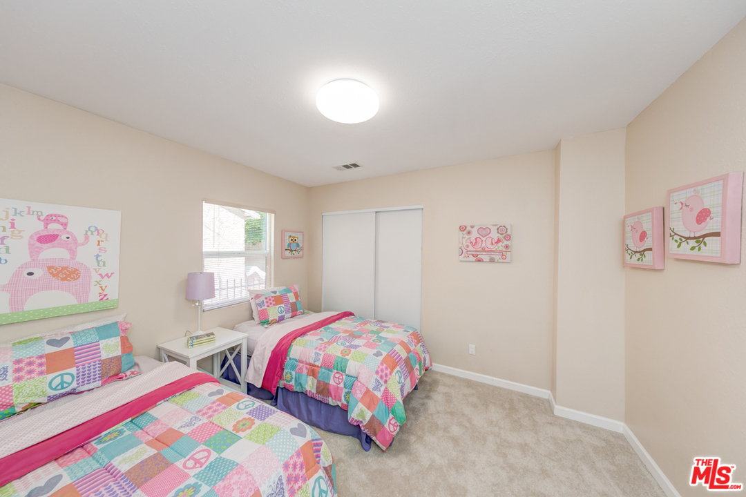 2816 Virginia Road Los Angeles, CA 90016 - Photo 16 of 29 a bedroom with bed and wall painting