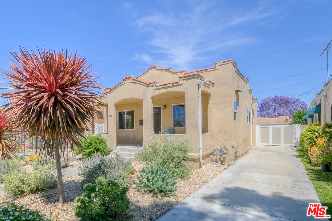 2816 Virginia Road Los Angeles, CA 90016 - Photo 4 of 29 a front view of a house with a garden