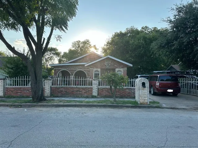 $290,000 | 915 Blandin Street, Fort Worth, TX 76111