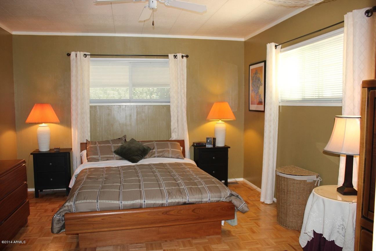 6539 West Hatcher Road Glendale, AZ 85302 - Photo 13 of 33 Spacious Master Bedroom
