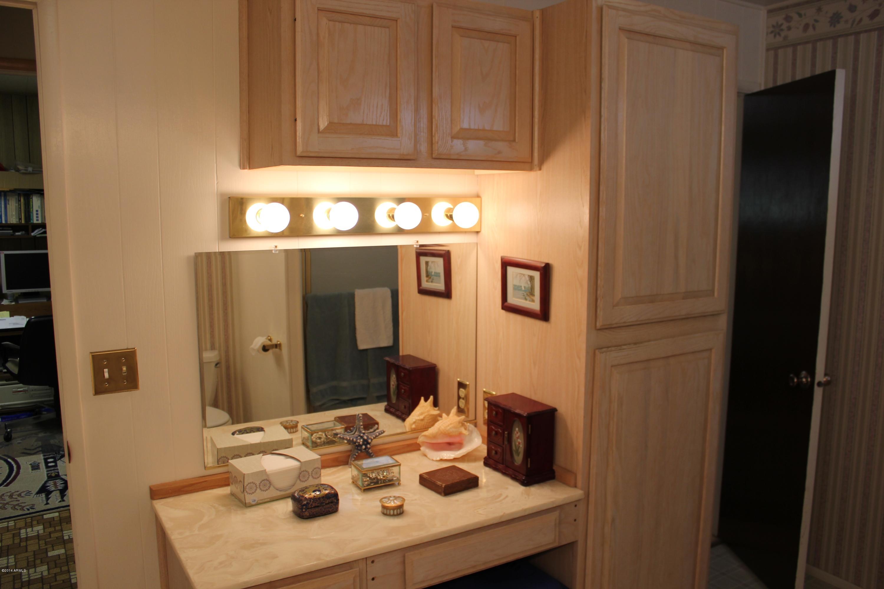 6539 West Hatcher Road Glendale, AZ 85302 - Photo 23 of 33 Built in Vanity