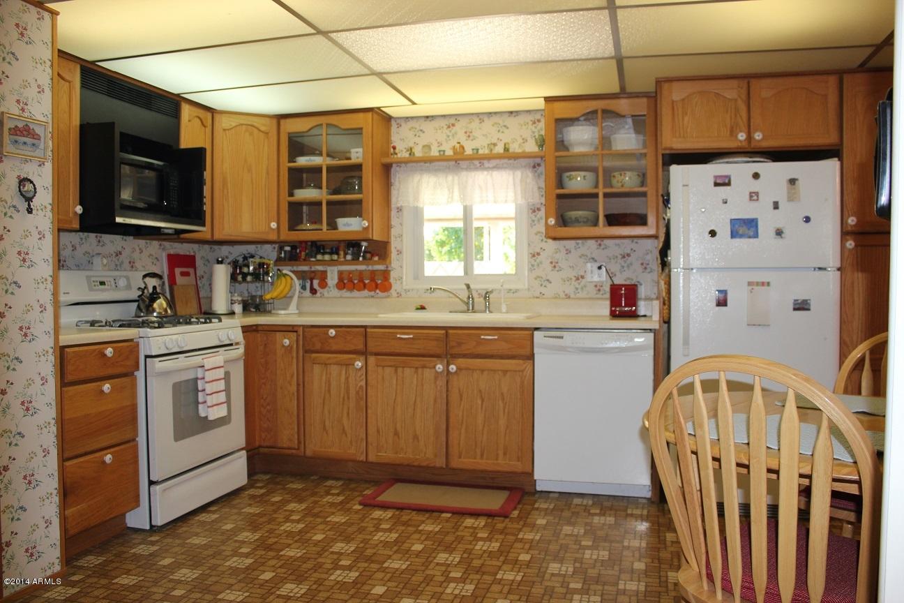 6539 West Hatcher Road Glendale, AZ 85302 - Photo 4 of 33 Spacious Kitchen