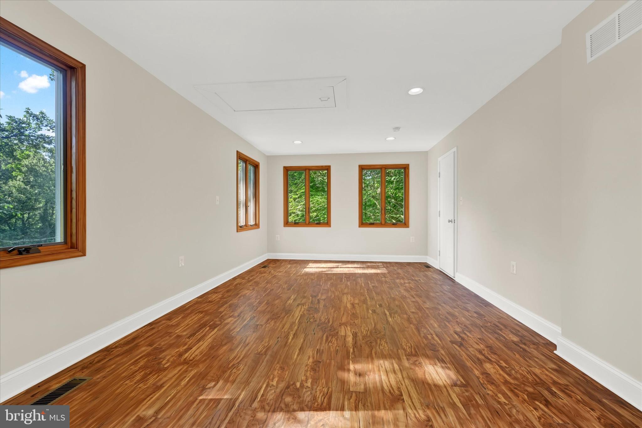 915 Rolandvue Road Towson, MD 21204 - Photo 11 of 28 Office/Studio