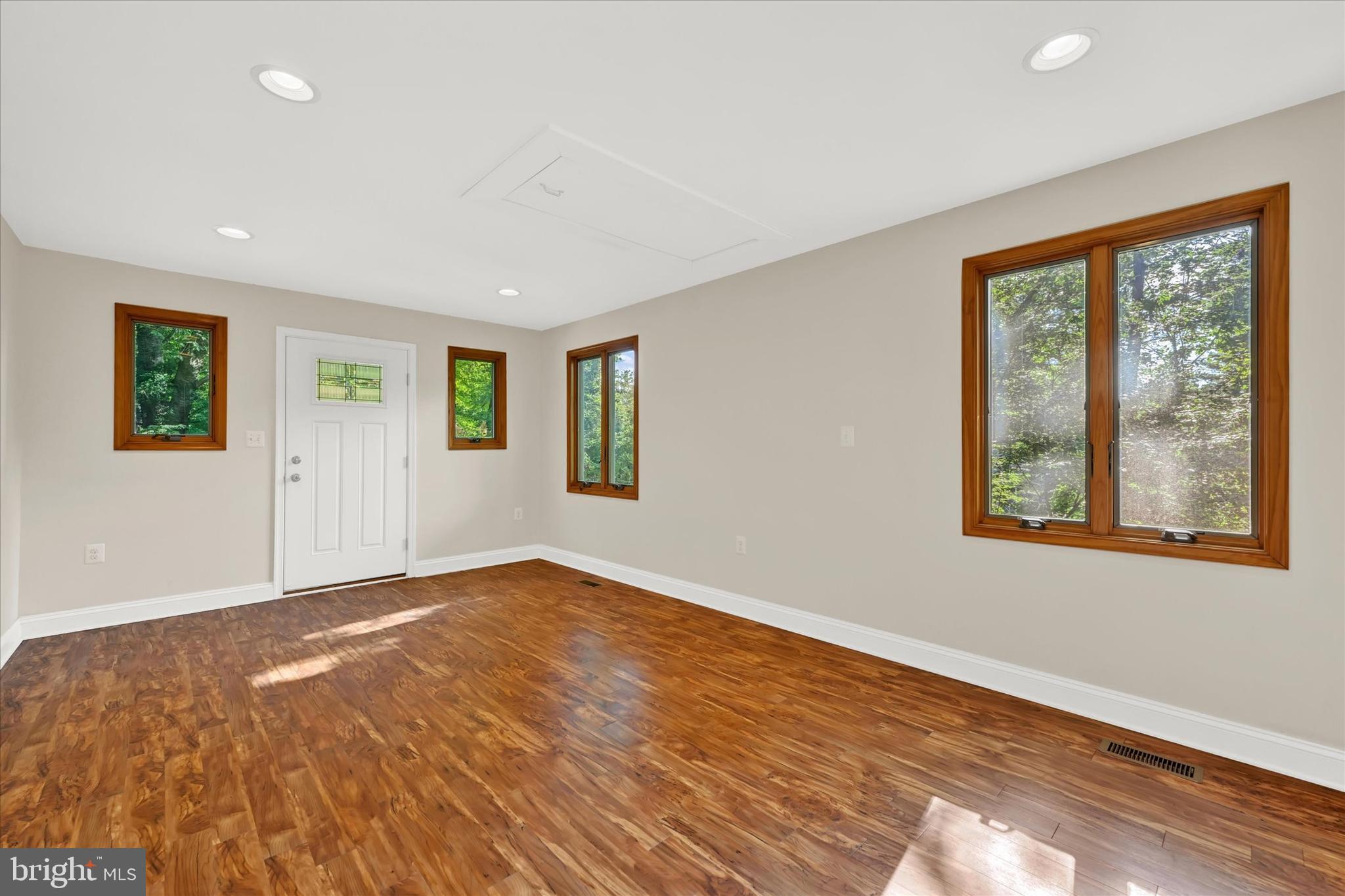 915 Rolandvue Road Towson, MD 21204 - Photo 12 of 28 Office/Studio with Separate Entrance