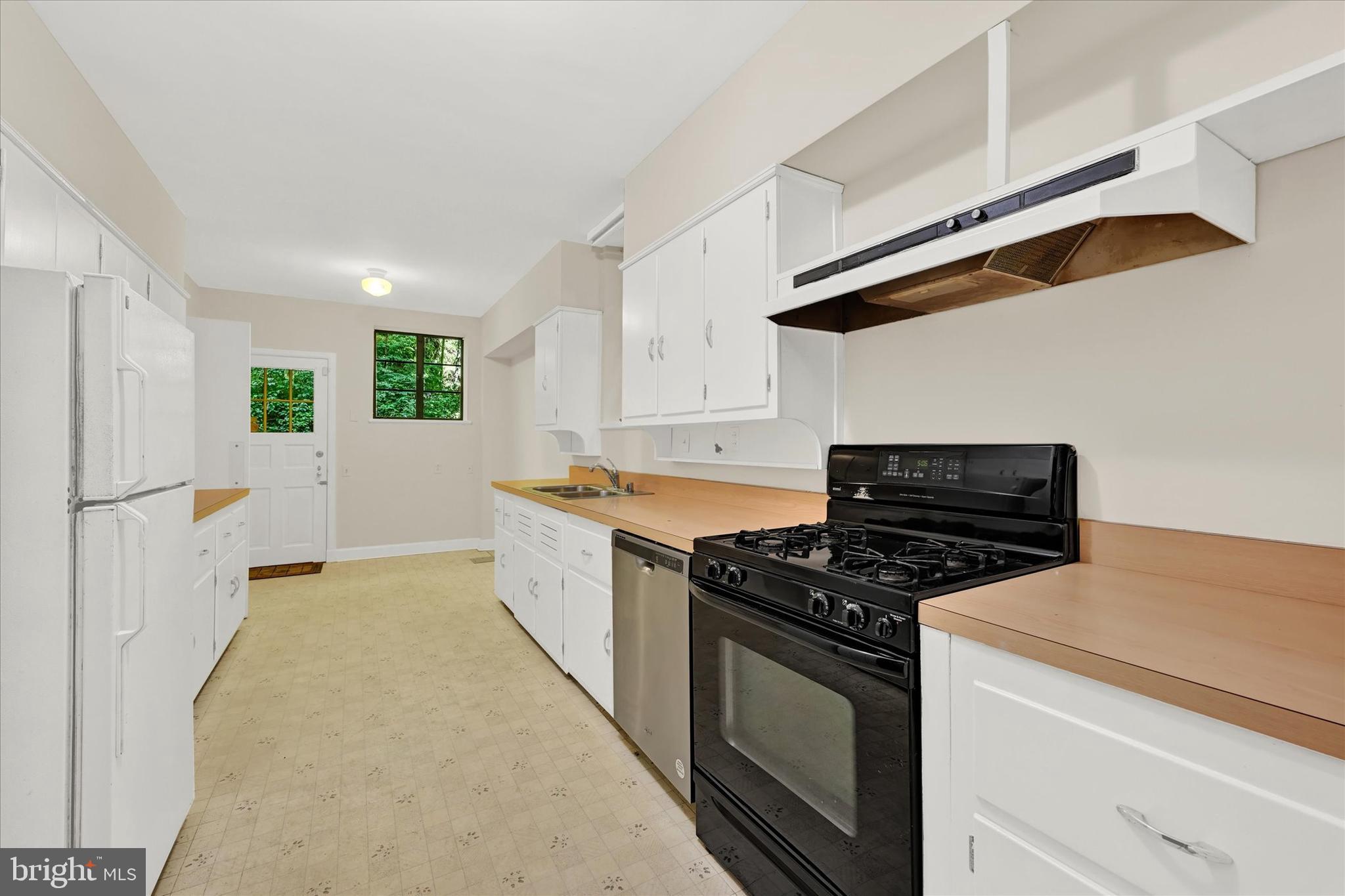 915 Rolandvue Road Towson, MD 21204 - Photo 15 of 28 Kitchen